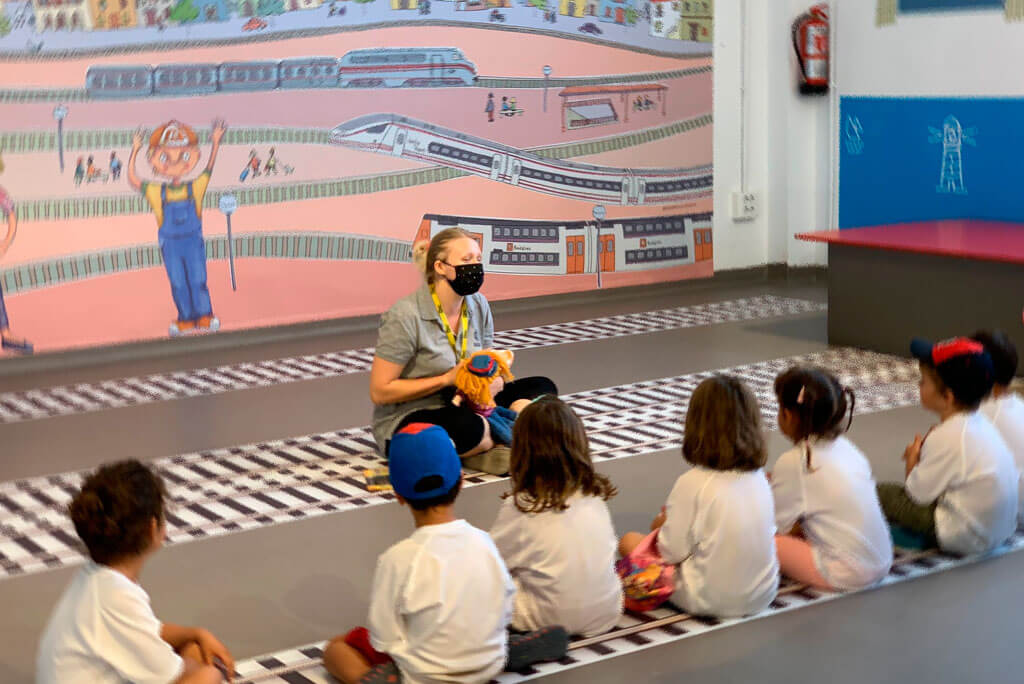 Actividad con niños museo del ferrocarril